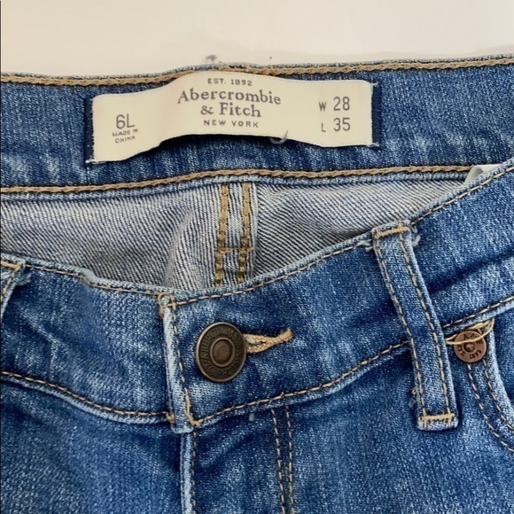 Abercrombie & Fitch Fallon Distressed Jeans - Picture 6 of 8